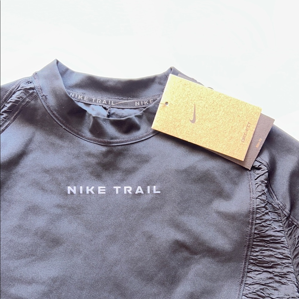 Nike Black Long-Sleeve Crop Trail Tee - Picture 4 of 15